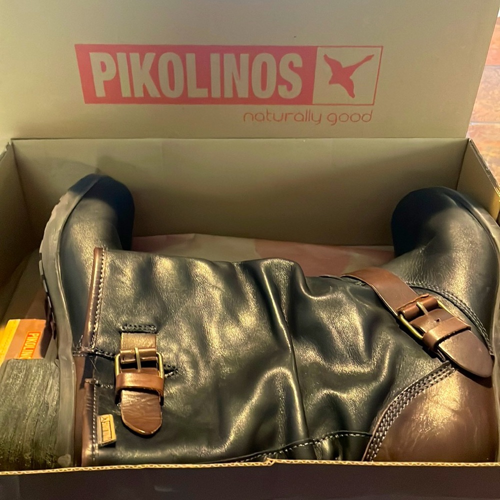 Pikolinos handcrafted leather boots w side buckle, zipper. Like brand new.